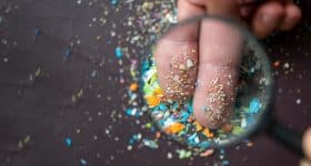 une-cuillere-de-microplastiques-dans-le-cerveau 